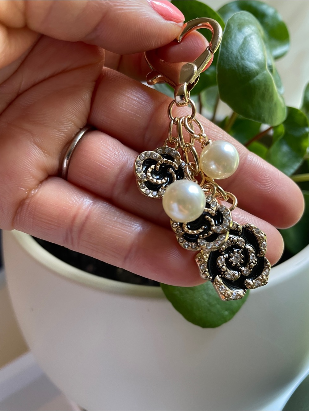 Gold Tone Black Enamel & Pearl Flower Charm Keychain
